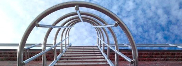 Наружные вертикальные пожарные лестницы
